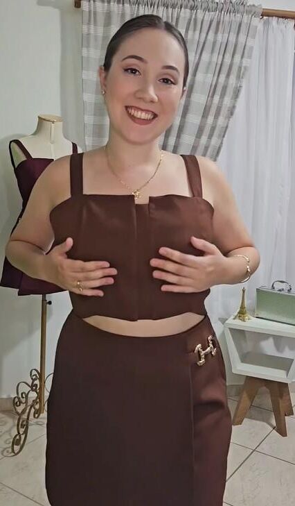 Puta blanca latina aline en exposición enviarle a su cuck y más