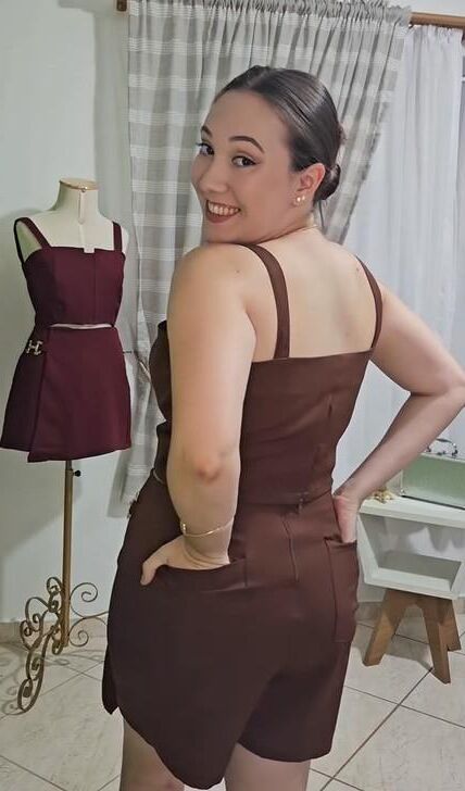 Puta blanca latina aline en exposición enviarle a su cuck y más