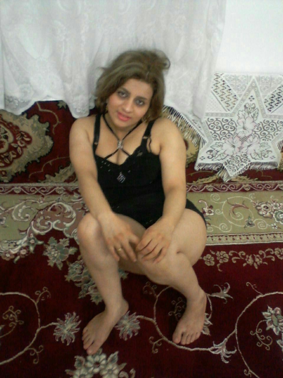 sexy iranian wife 