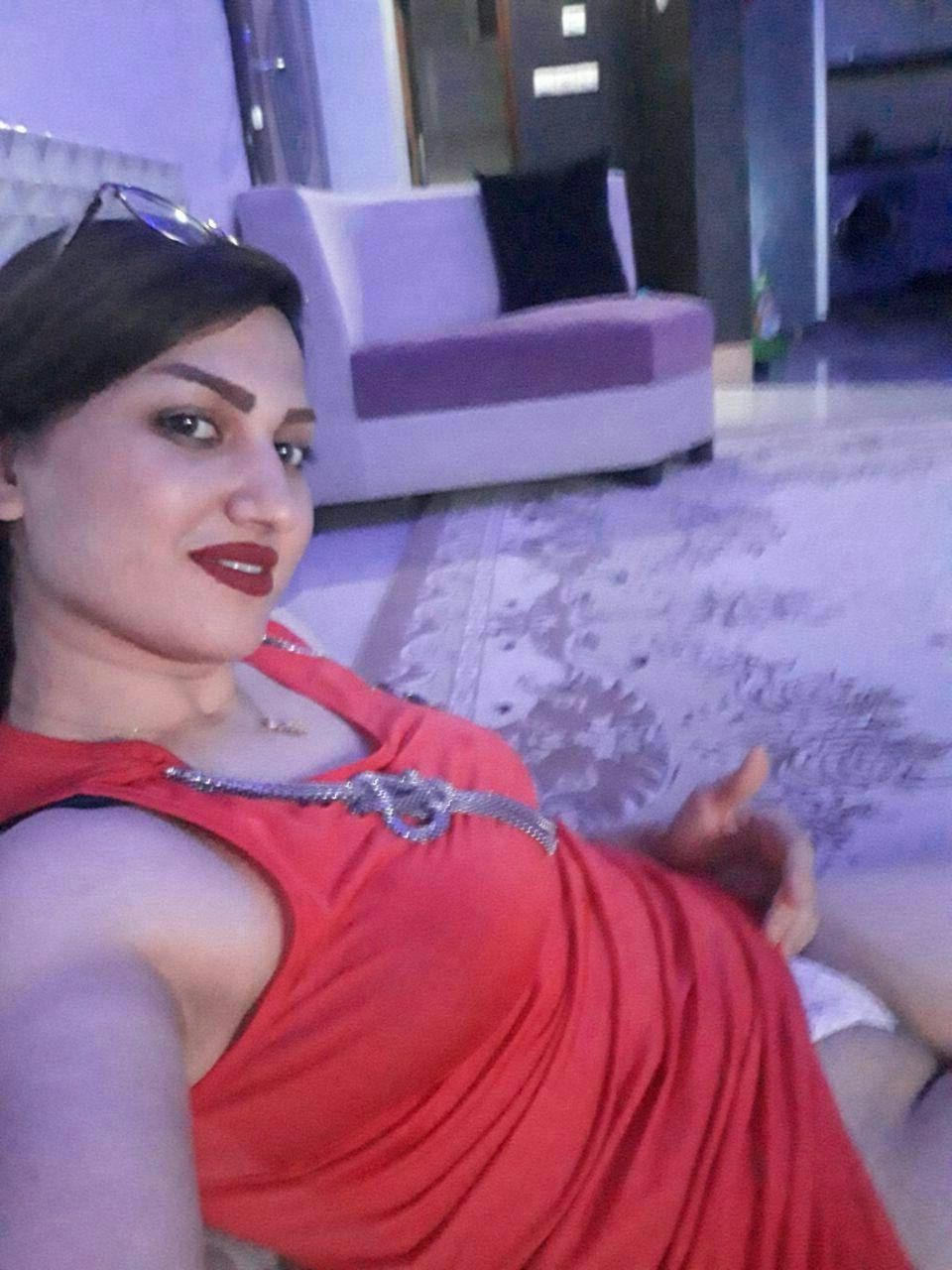 sexy iranian wife 