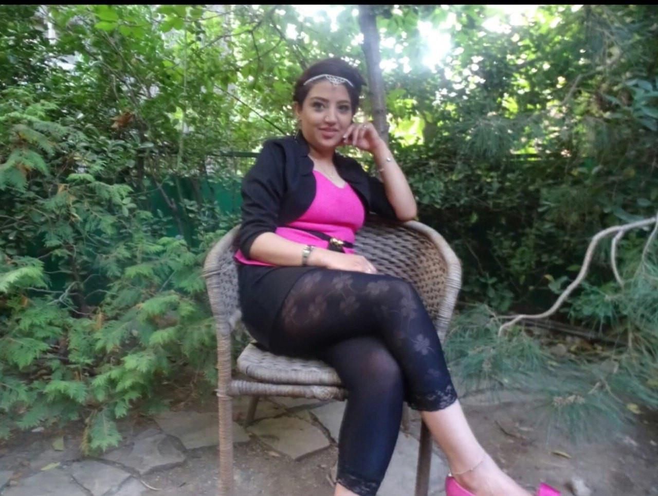 sexy iranian wife 