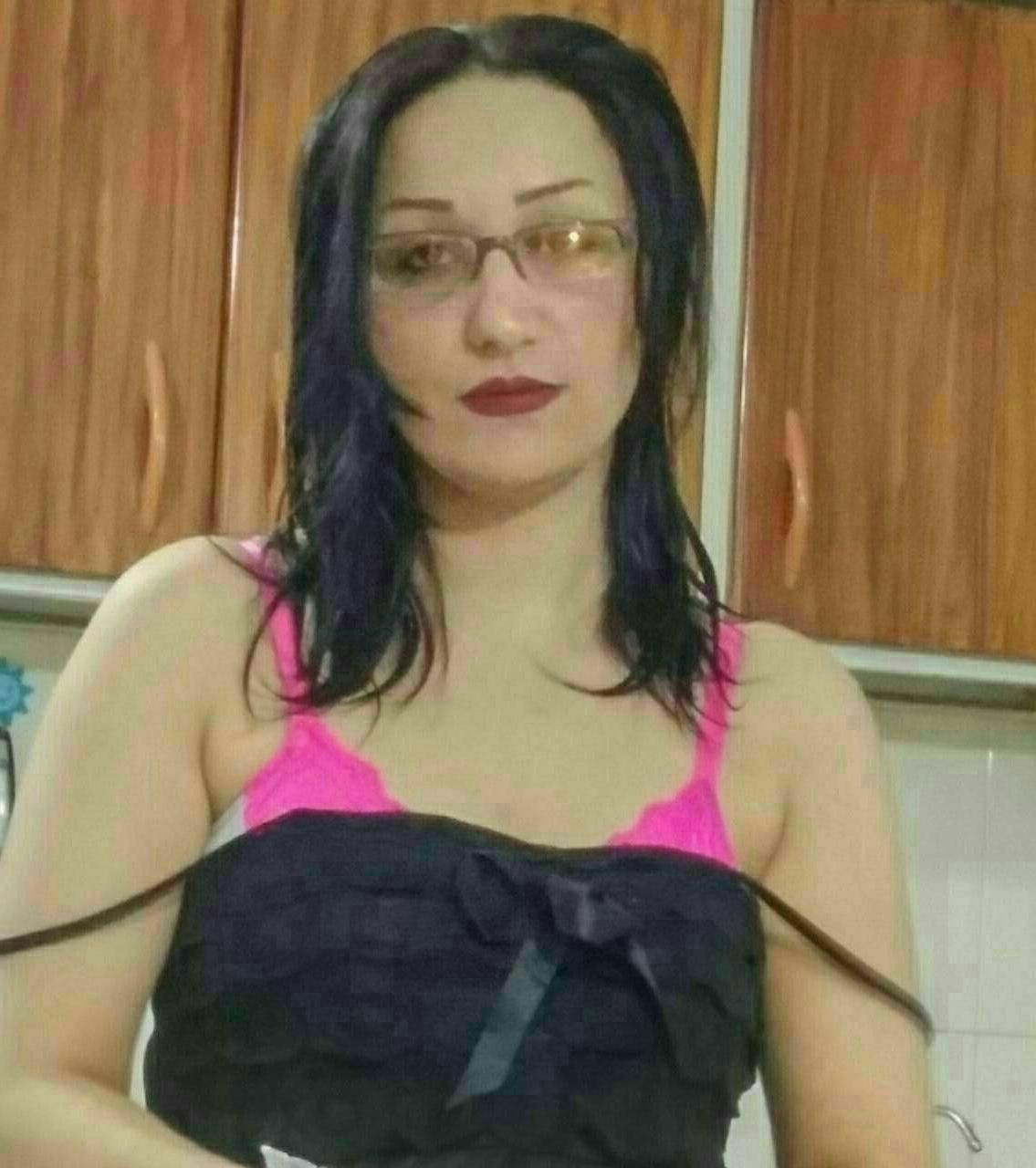 sexy iranian wife 