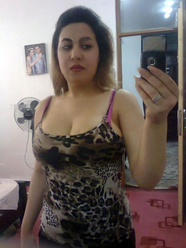 sexy iranian wife 