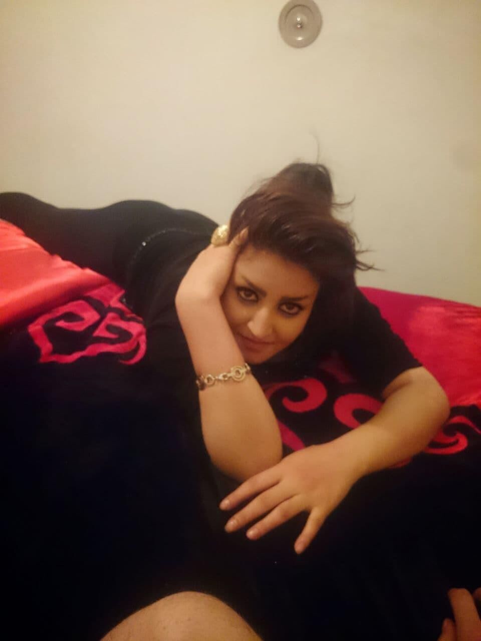 sexy iranian wife 