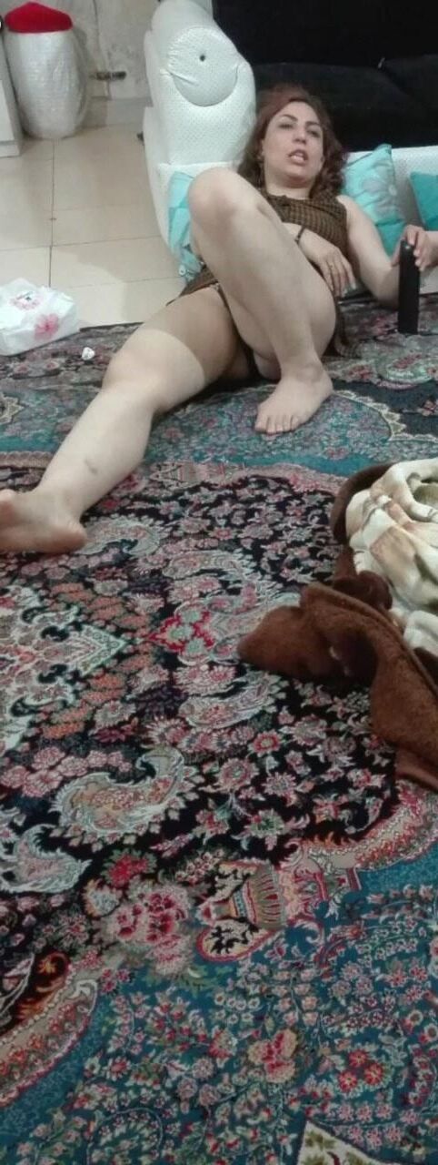 sexy iranian wife 
