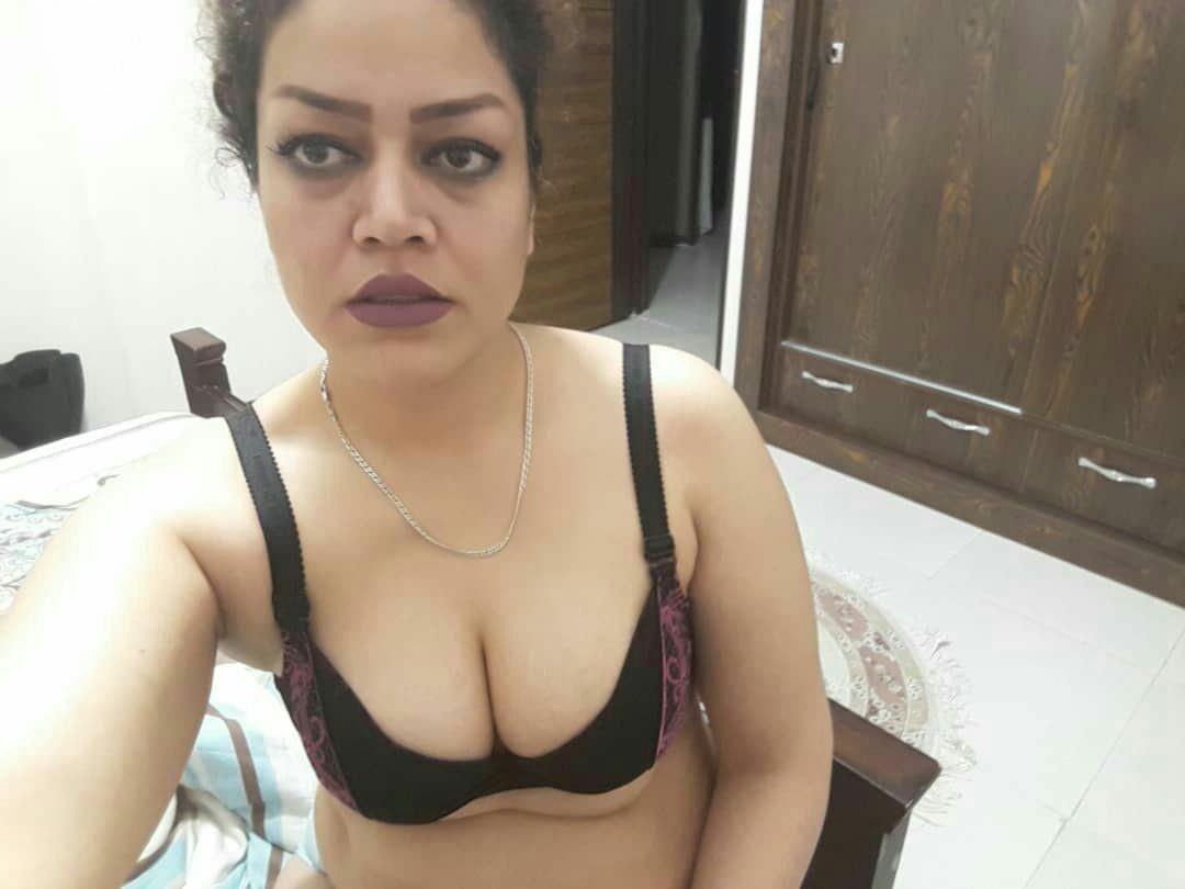 sexy iranian wife 