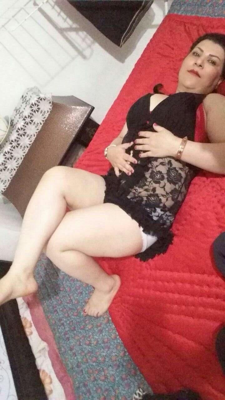 sexy iranian wife 