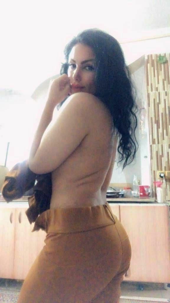 sexy iranian wife 