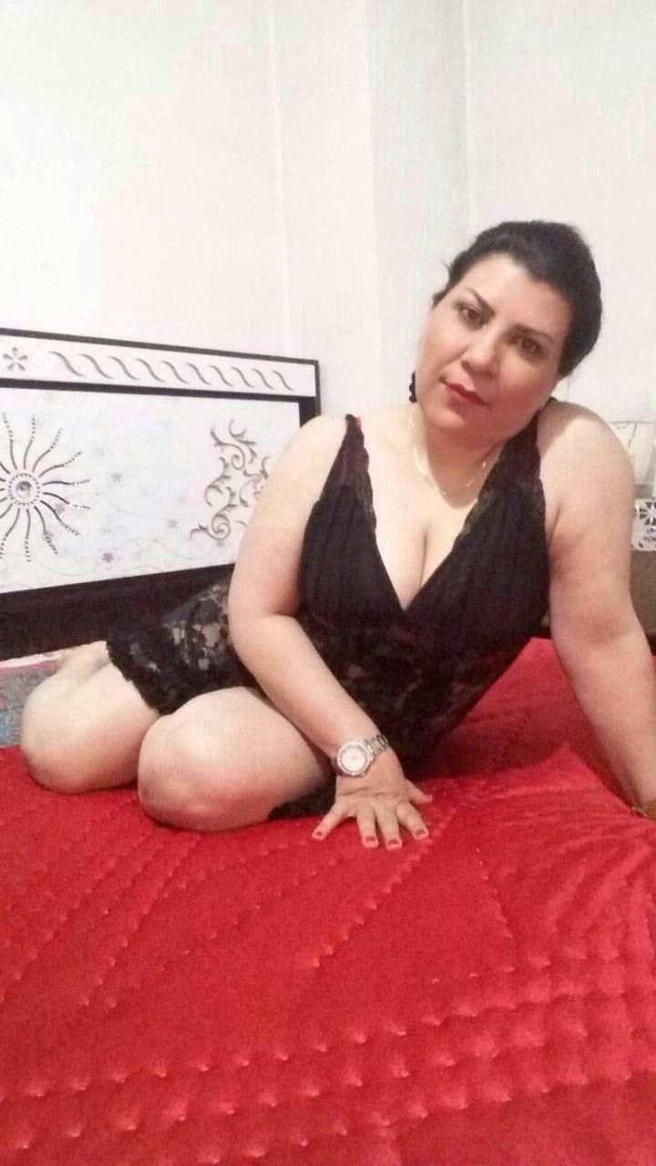 sexy iranian wife 