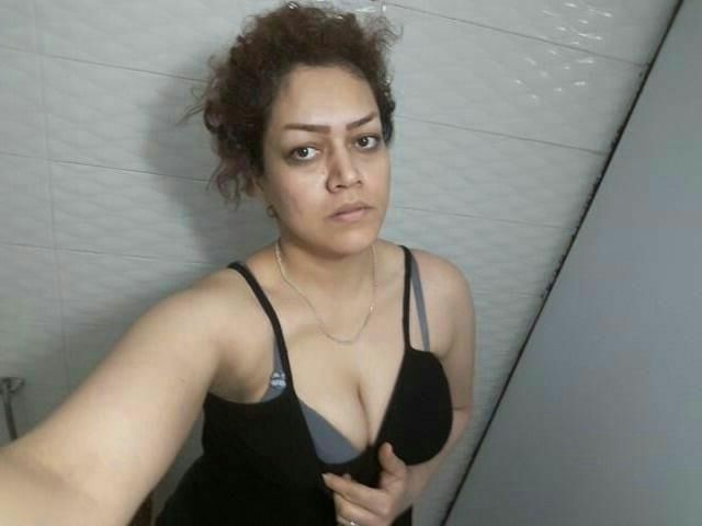 sexy iranian wife 