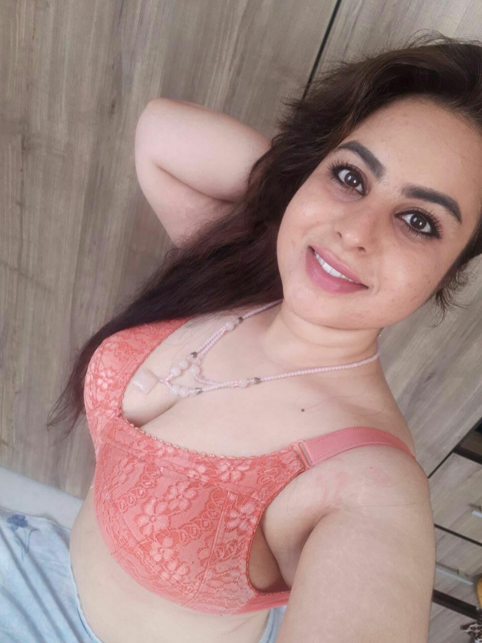 sexy iranian wife 