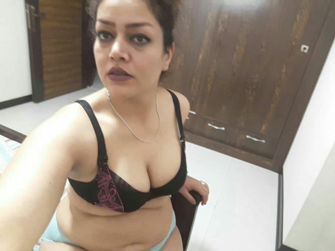 sexy iranian wife 