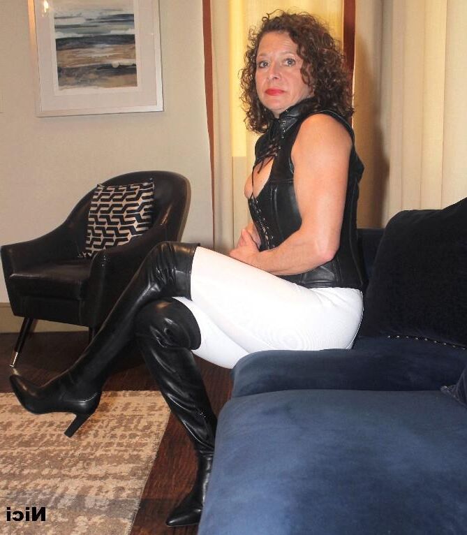 Hot Moms Next Door XII