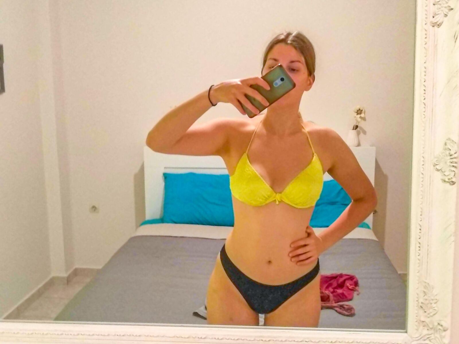 Teen Slut Frau für Kommentare und Teilen