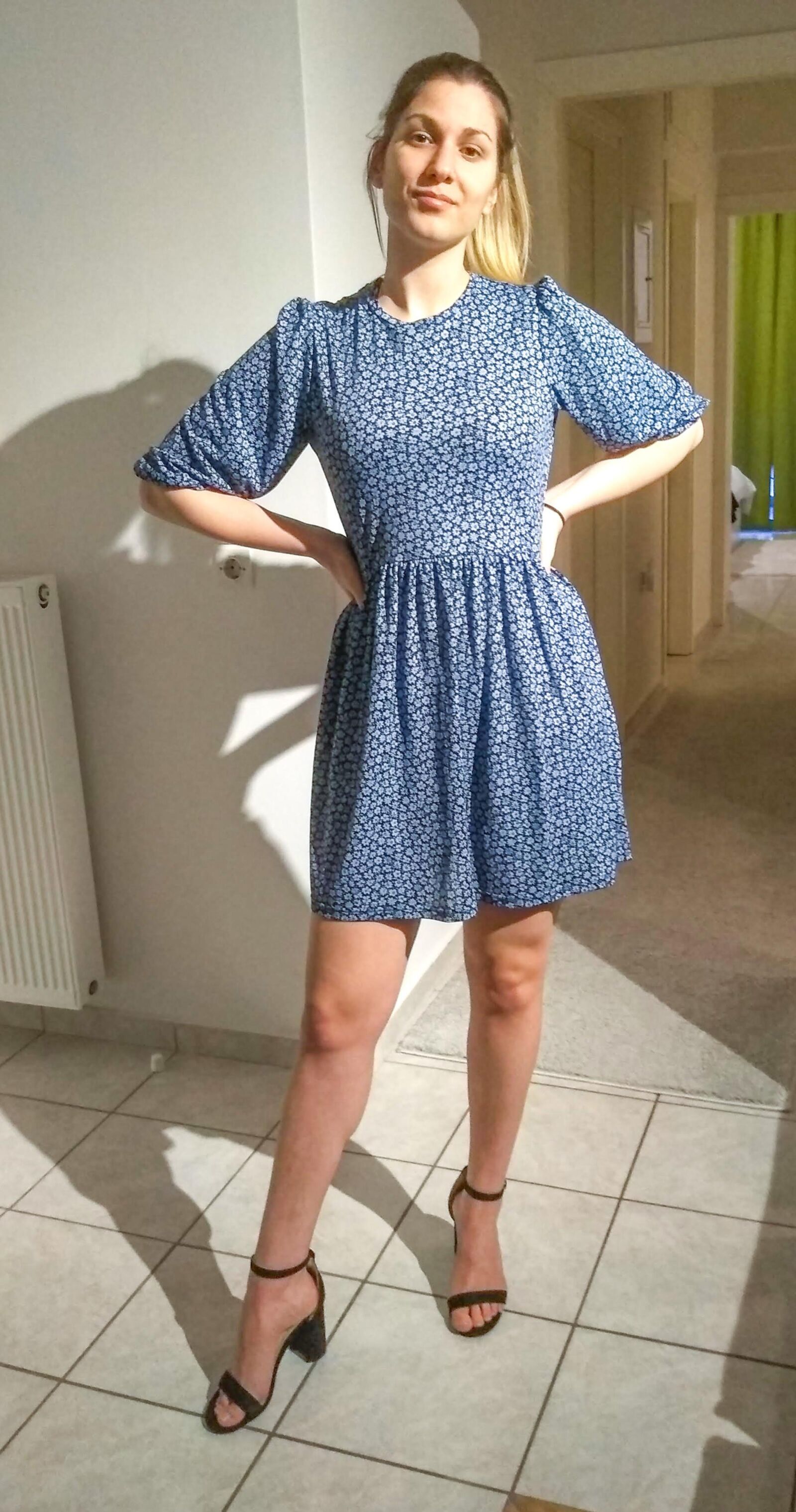 Teen Slut Frau für Kommentare und Teilen