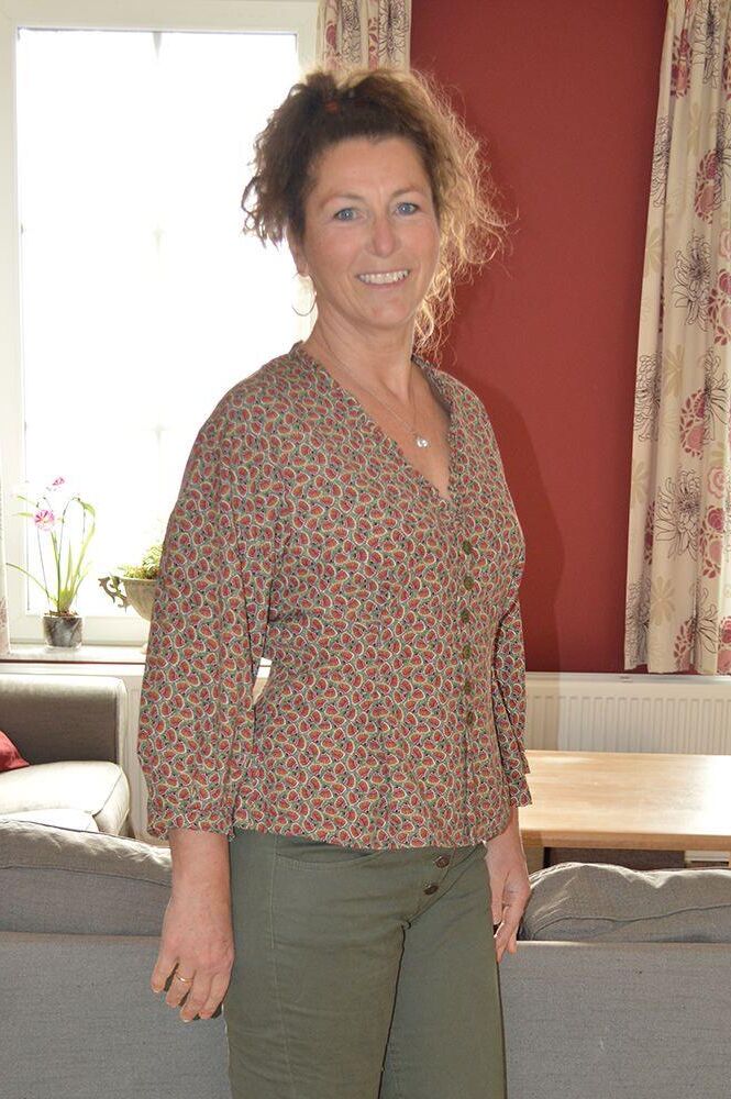 P interest In Beauty Focus On Milf and Mature Models