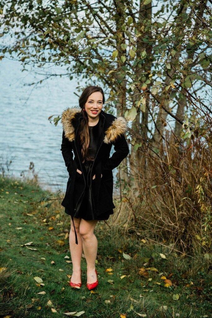 P Interesse an Schönheit junger Frau Modeblogger