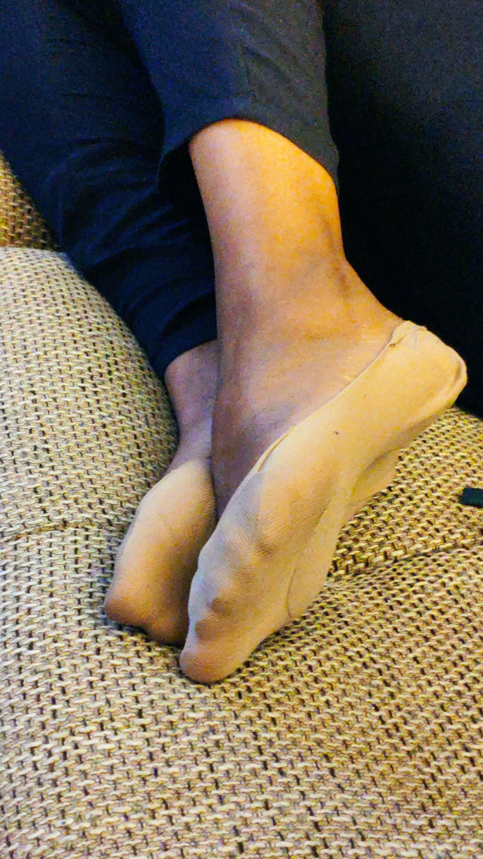 Short nylon socks, feet candids, slut wife