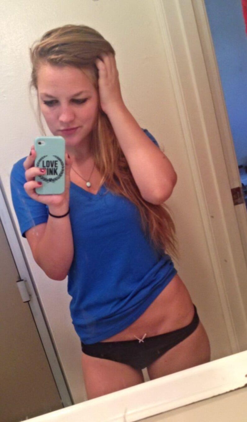 Vollbusige junge Teenager Selfies