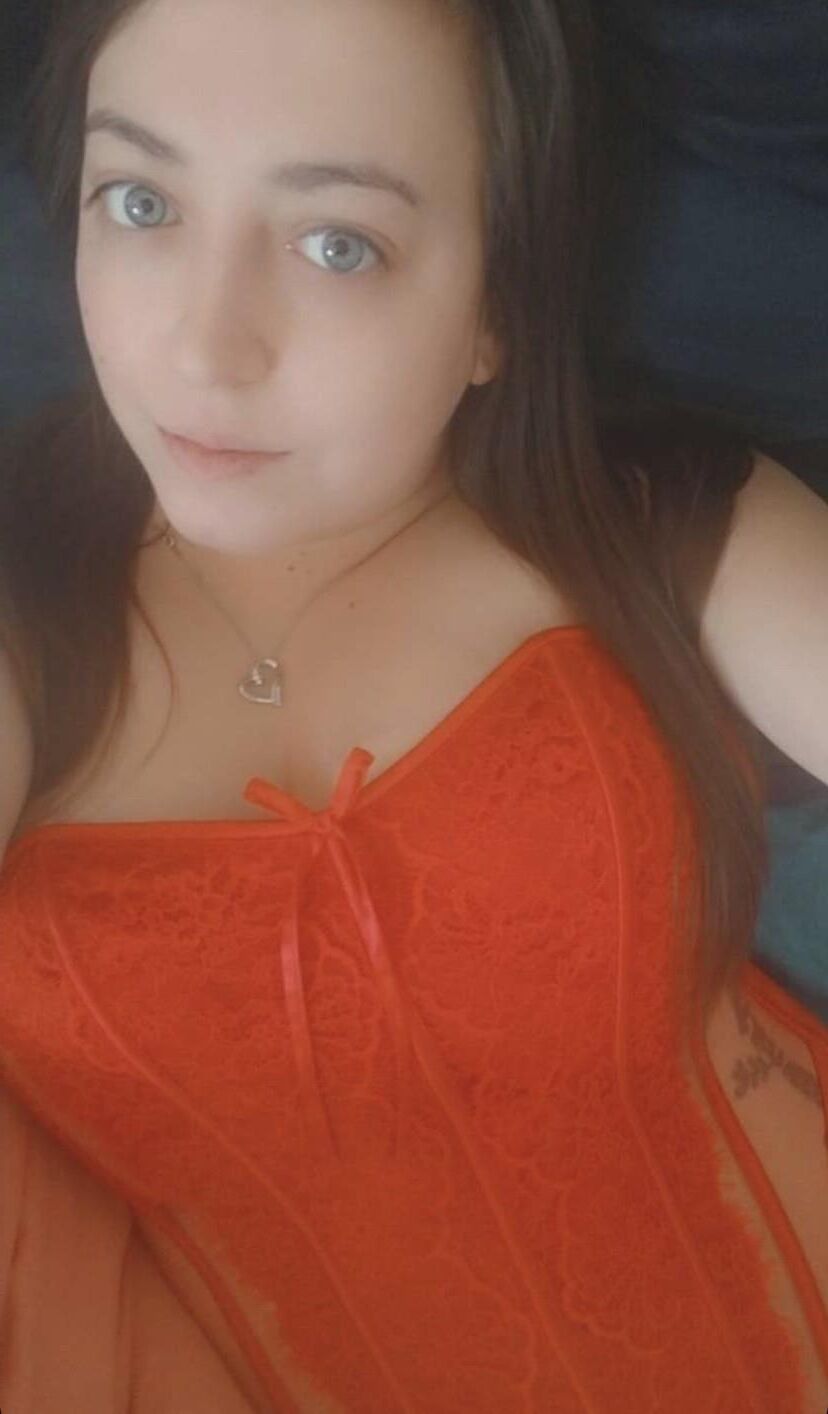 Hot Milf Fucktoy Hure Rachelle liebt es, eine Schlacke freigelegt zu sein