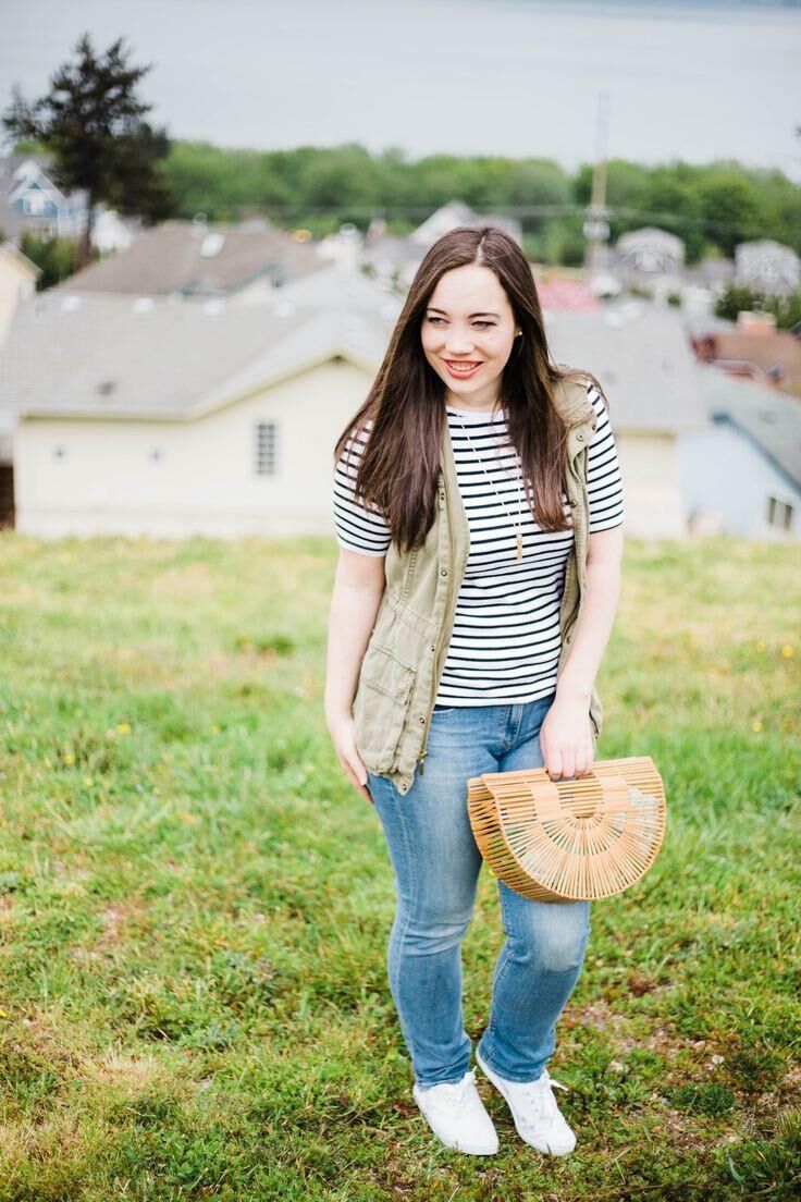 P Interesse an Schönheit junger Frau Modeblogger