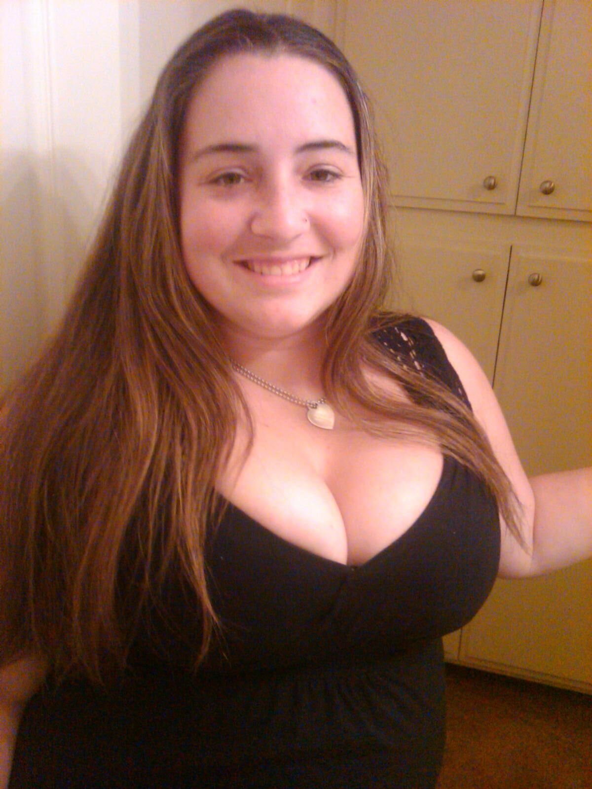 スージ・アマチュアの巨乳ティーン
