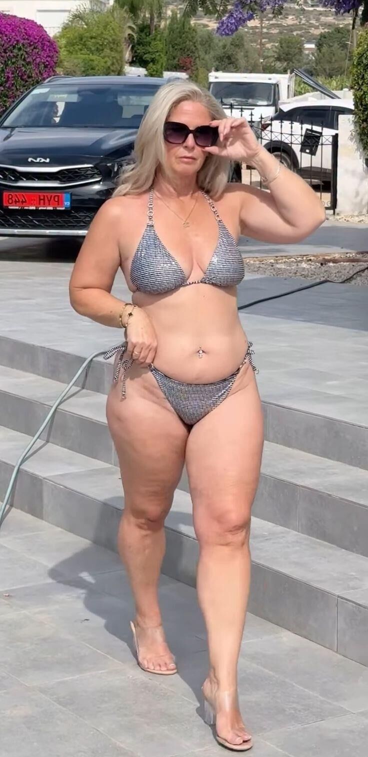 P Intérêt pour la beauté Focus sur la "MILF d'à côté"
