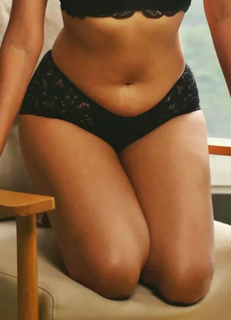 Asiatische Hotwife mit heißen leckeren dicken Oberschenkel und sexy Beinen