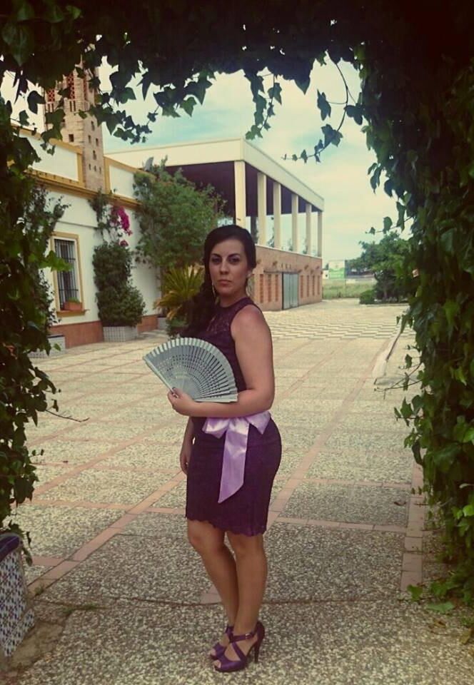 イタリアの女の妻モニカ
