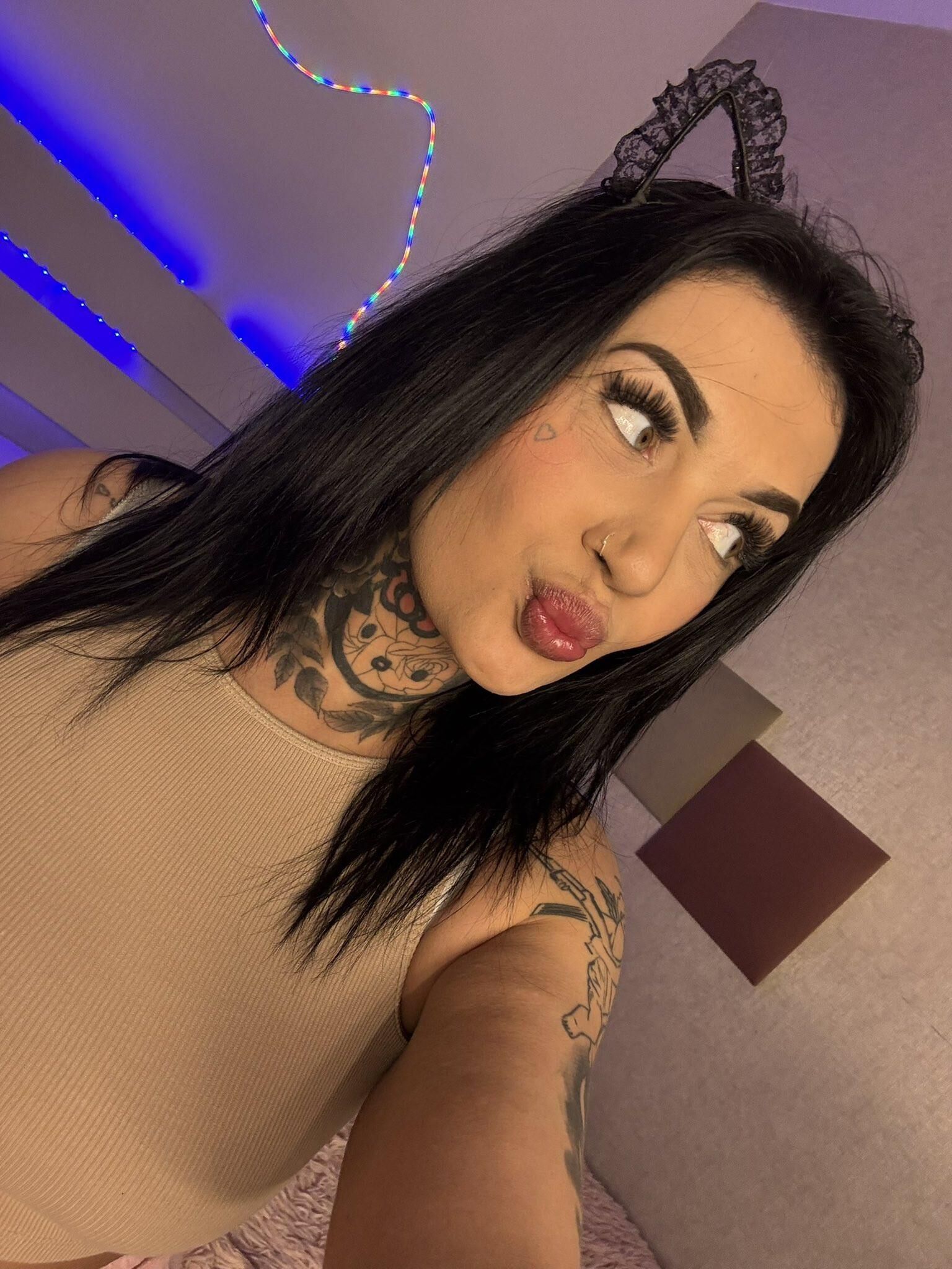 WORLD SLUTS #