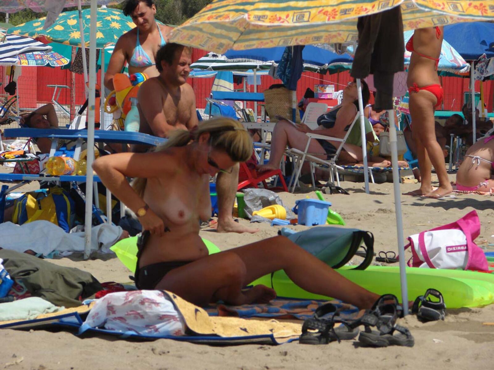 Clairwill's tribute Beach pics to 