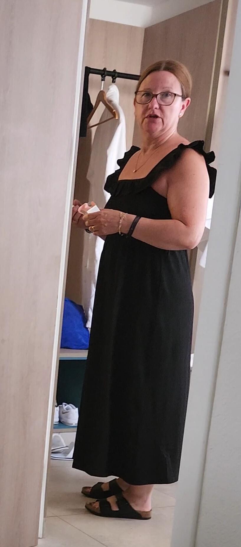 Want to see more of this chunky mature milf?