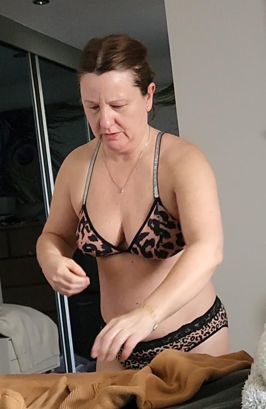 Want to see more of this chunky mature milf?