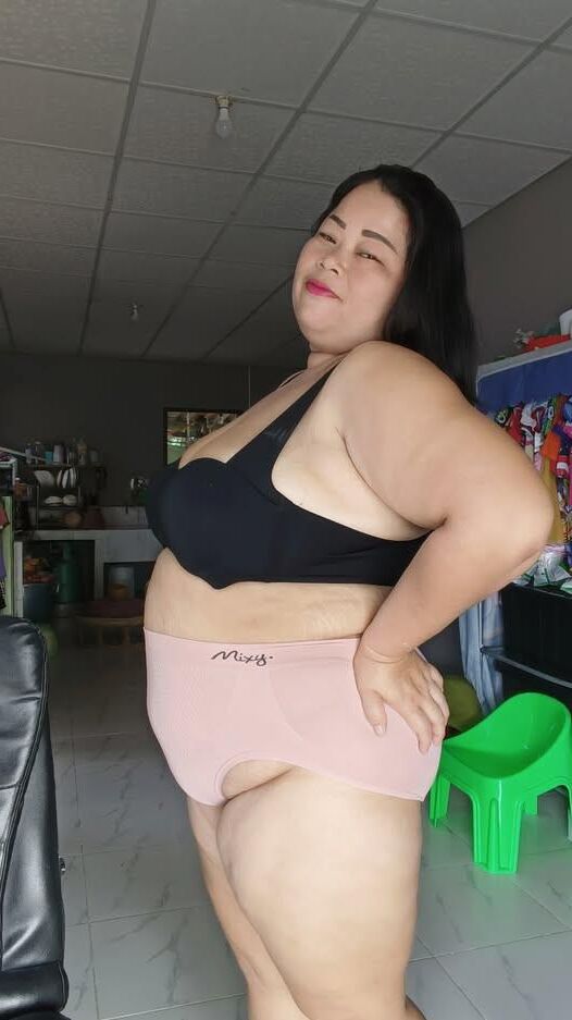 大きなおっぱいを持つBBWの妻