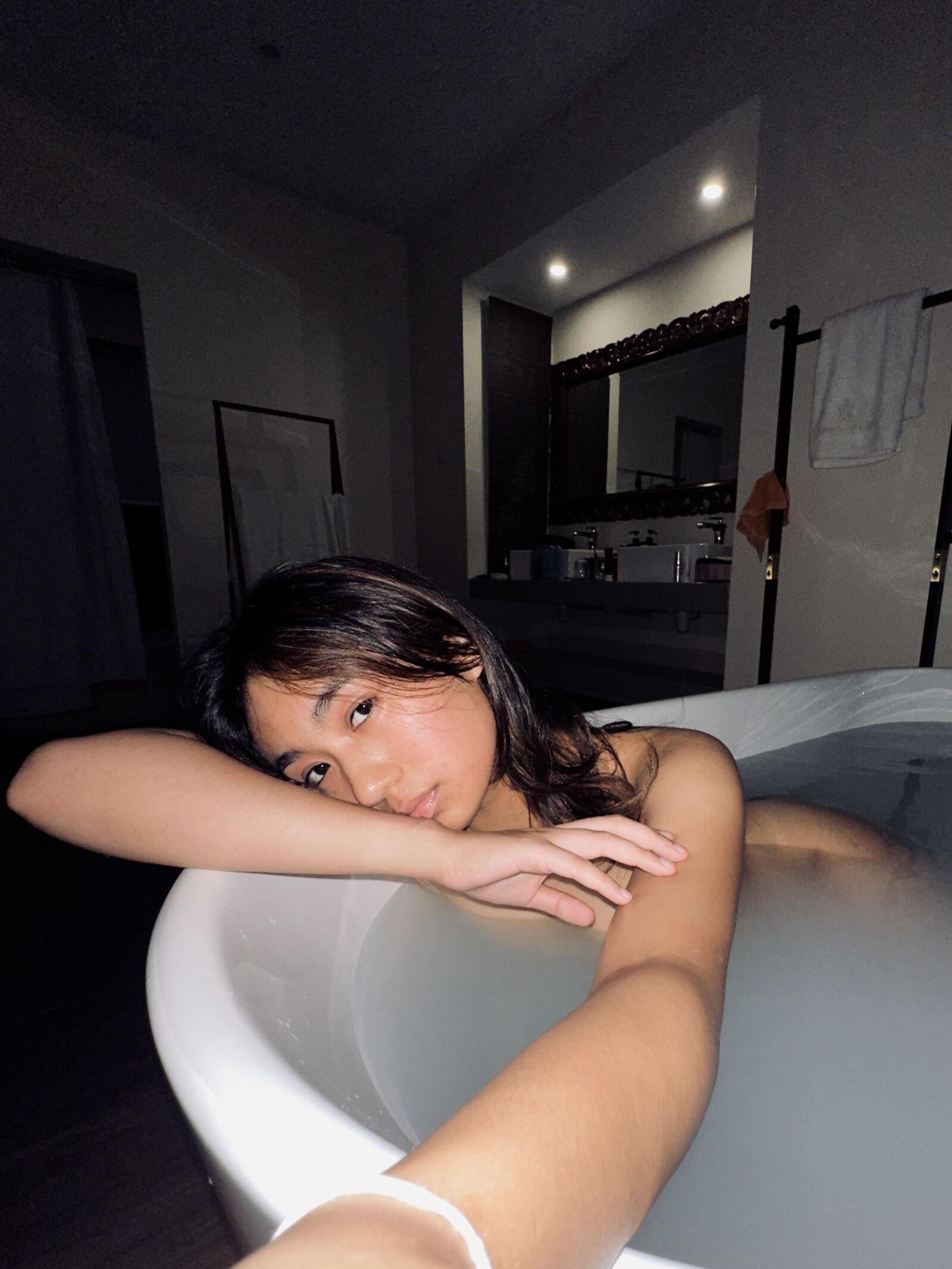 Moon Blitz ASMR a few bathtime selfies