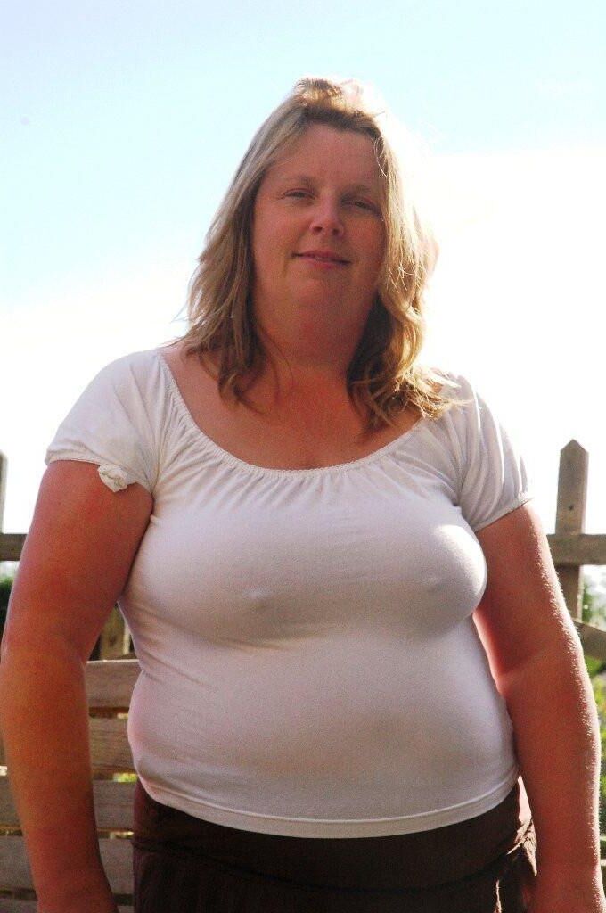 英国の巨乳ブロンドの妻フィオナ