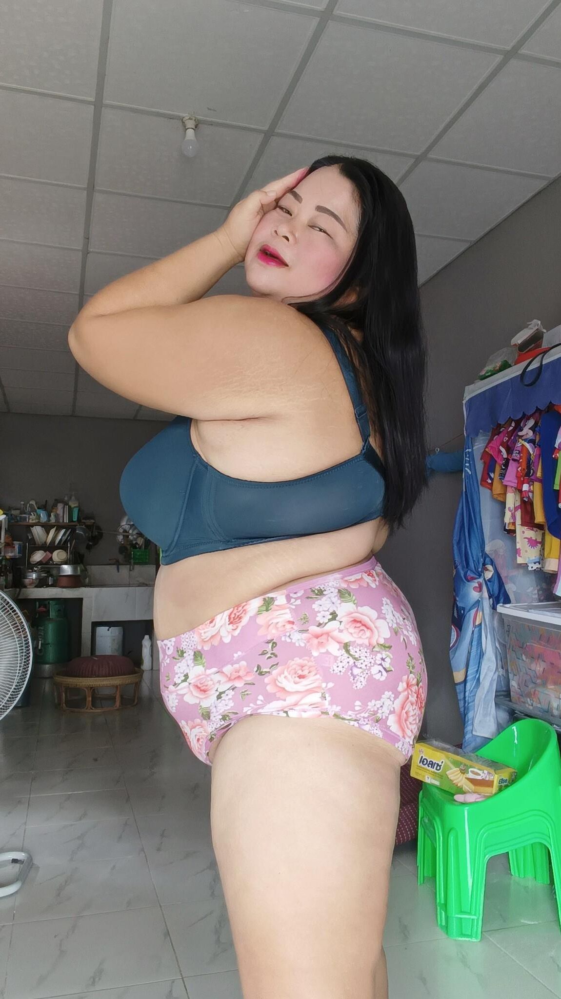 大きなおっぱいを持つBBWの妻