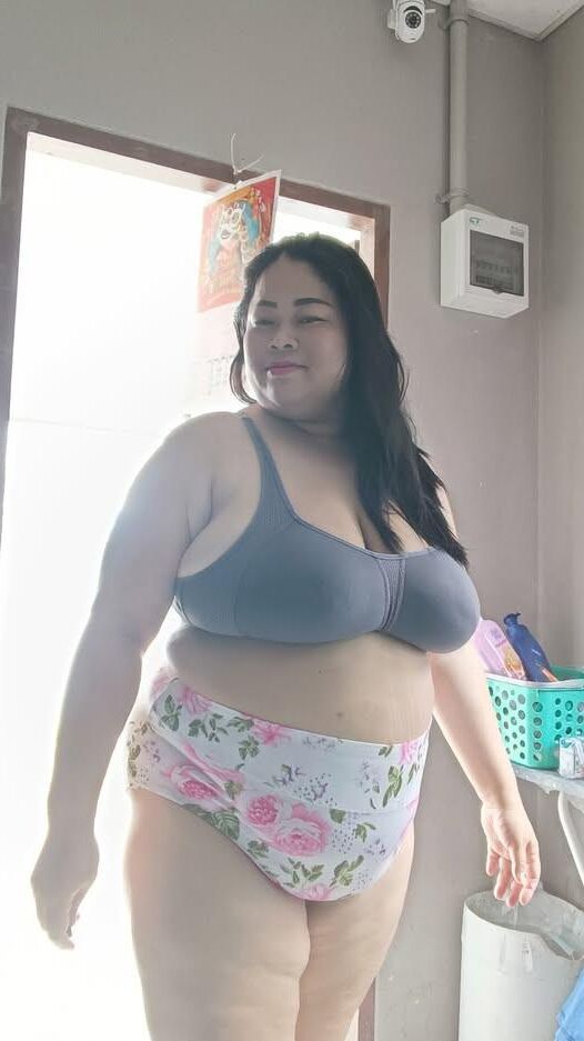 大きなおっぱいを持つBBWの妻