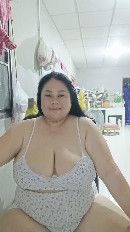 大きなおっぱいを持つBBWの妻