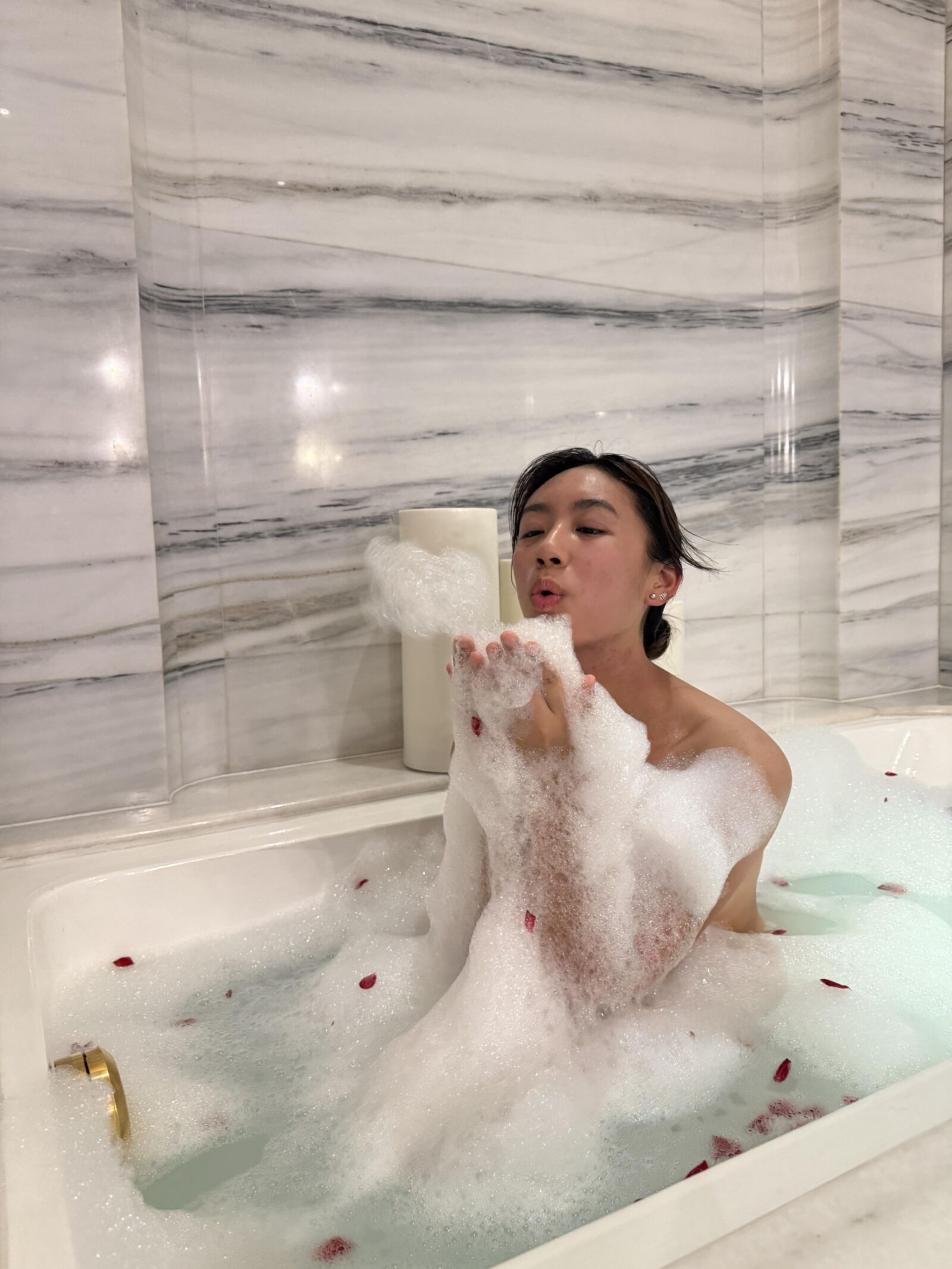 Moon Blitz ASMR a few bathtime selfies