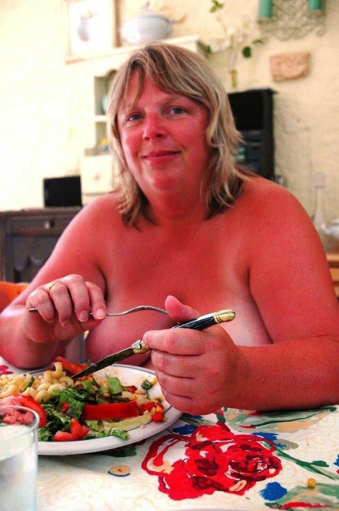 英国の巨乳ブロンドの妻フィオナ