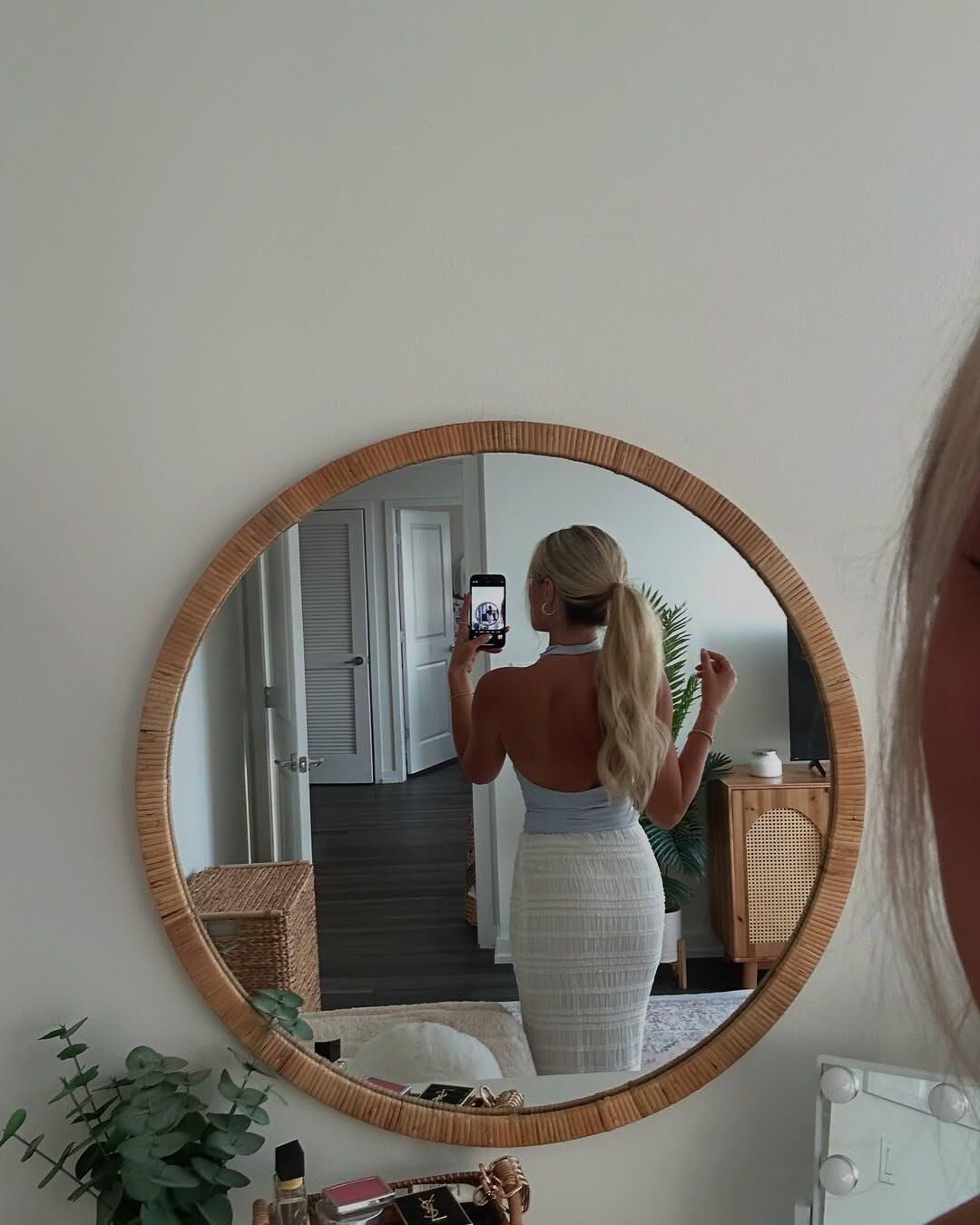 she wants you looking at her pussy picturing your dick in it