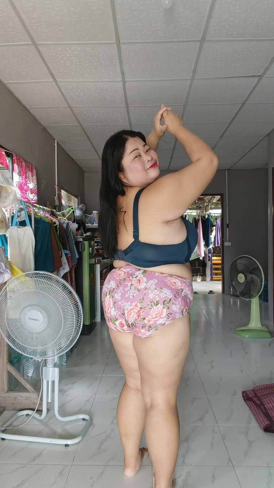 大きなおっぱいを持つBBWの妻