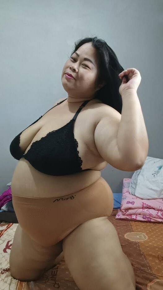 大きなおっぱいを持つBBWの妻
