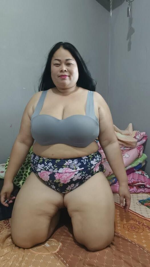 大きなおっぱいを持つBBWの妻