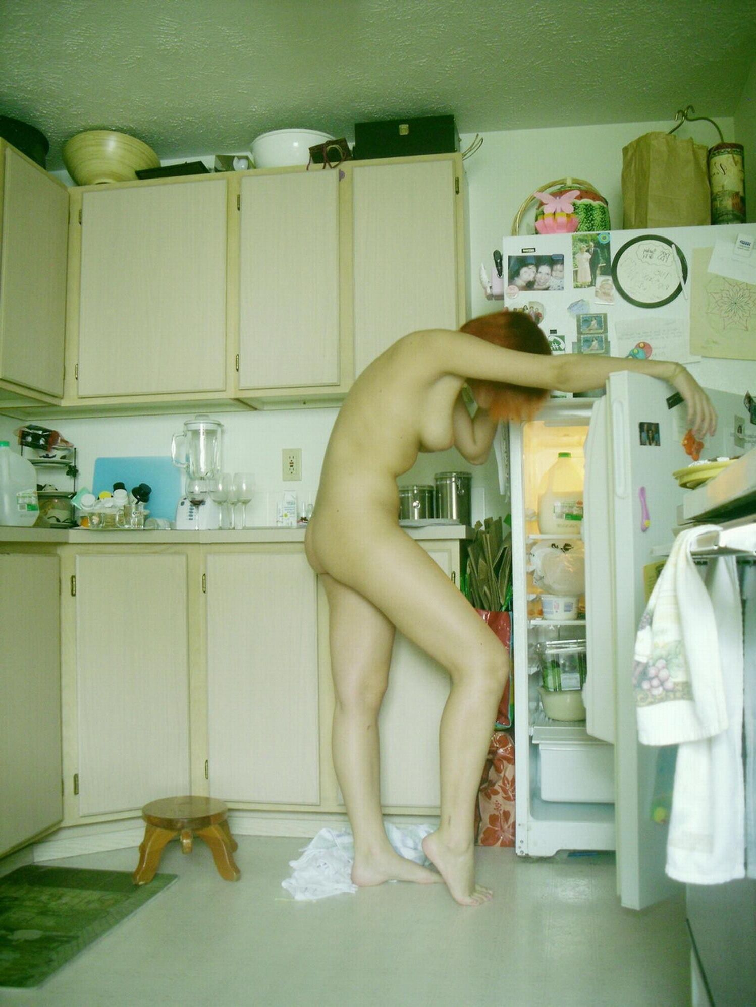 Dans le frigo, a cote du beurre... 