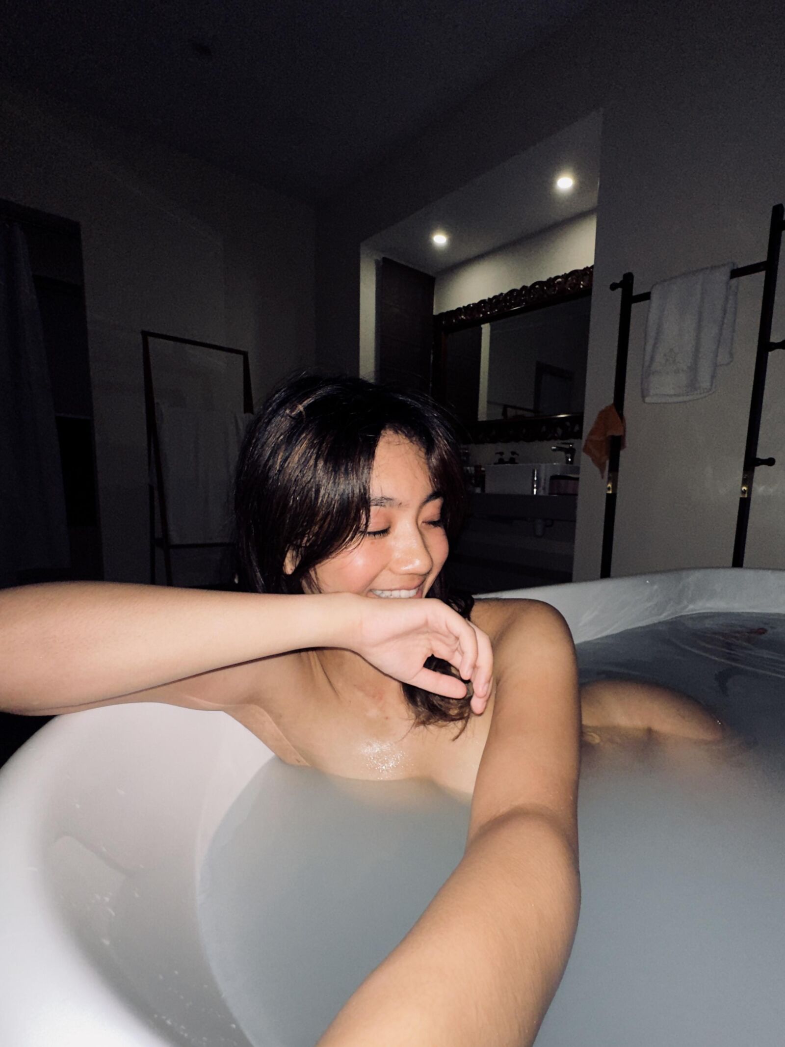 Moon Blitz ASMR a few bathtime selfies