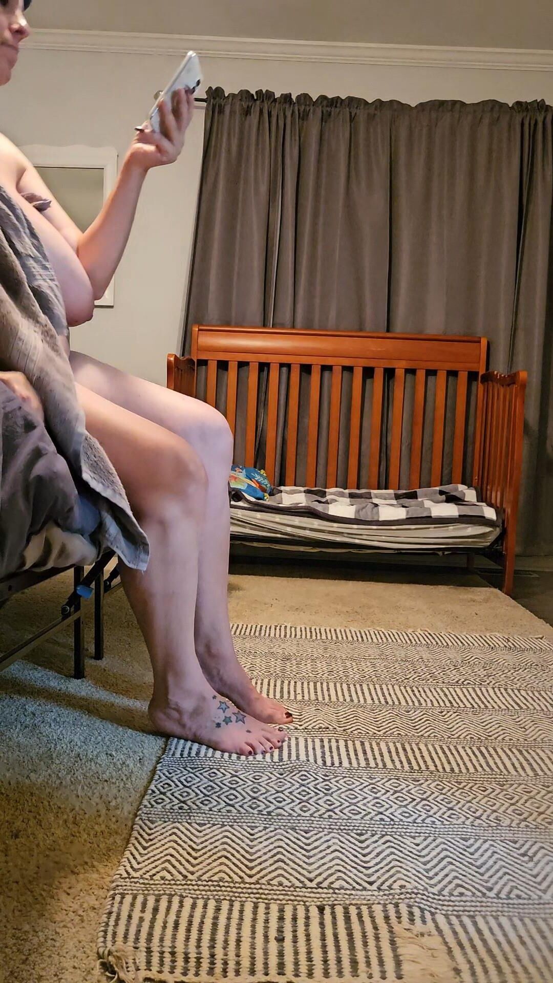 気づいていない妻は性交を暴露しました彼女は巨大なおっぱいを手に入れました