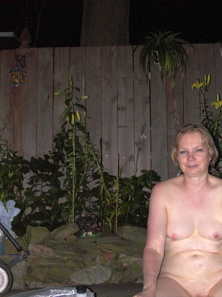 ヌード写真（中年、一部）