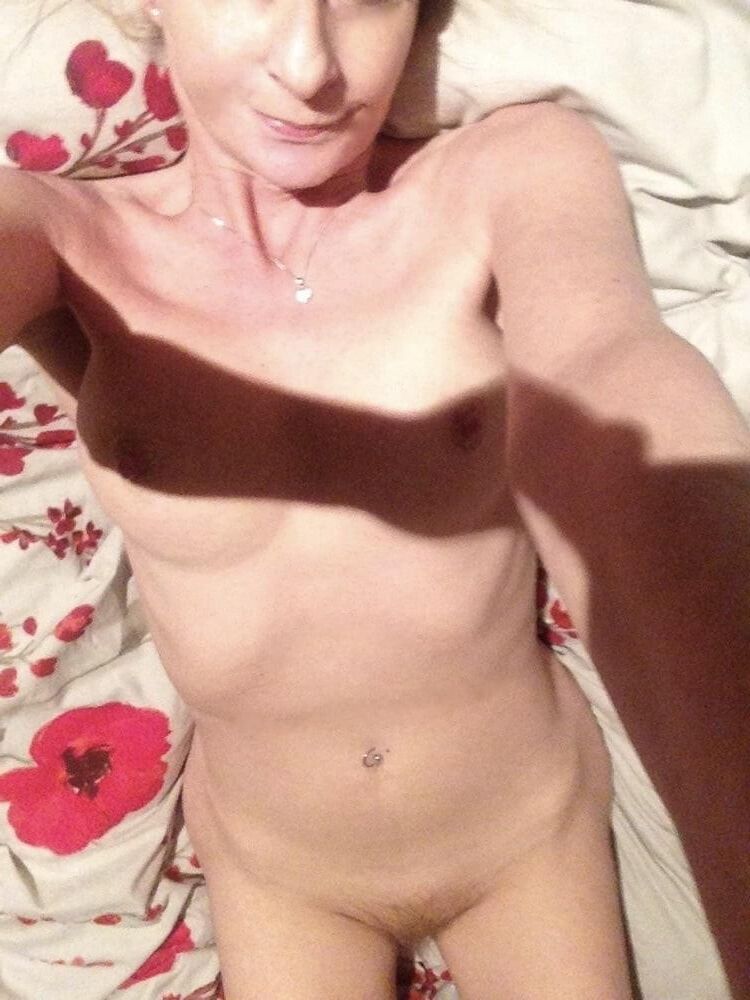 露出したfuckslut whore sarah Dirty Shamless Slag cunt